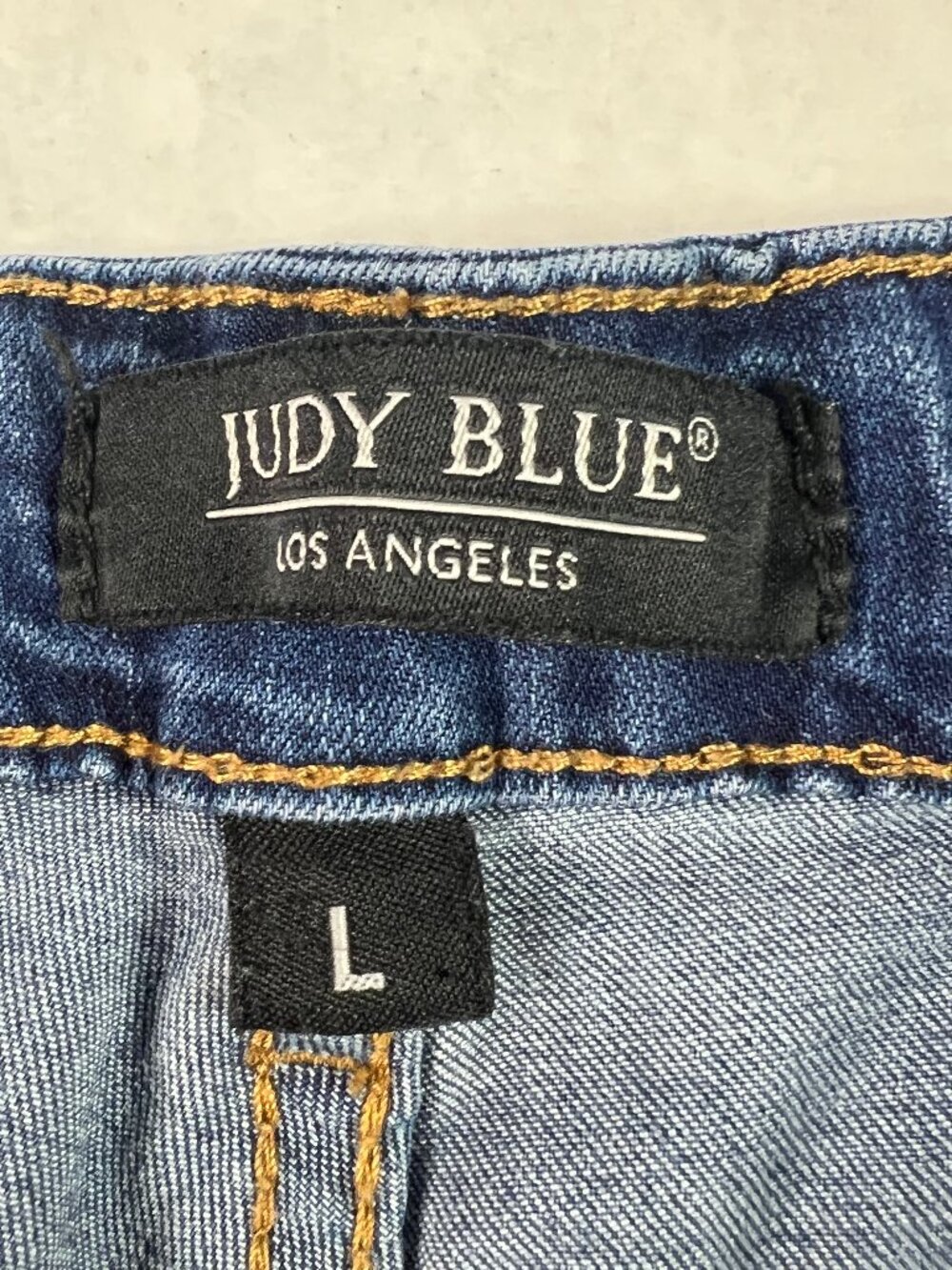 Judy Blue Shorts Women's 31* Mid Rise Blue Faded Distressed Denim Jorts Tag L - Picture 4 of 16